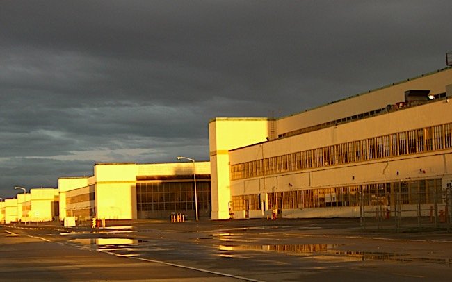 Nas Alameda hanger row