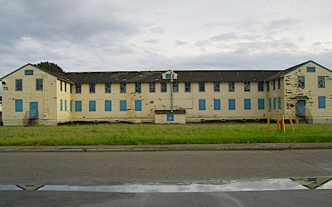Nas Alameda service building