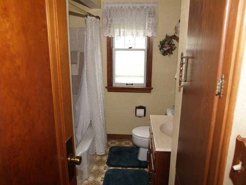 WI House 12TH ST 4_Bath Lower