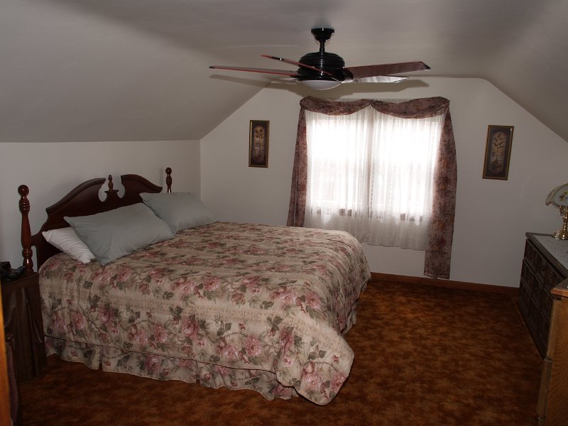 WI House 12TH ST 6_BR Upper 1